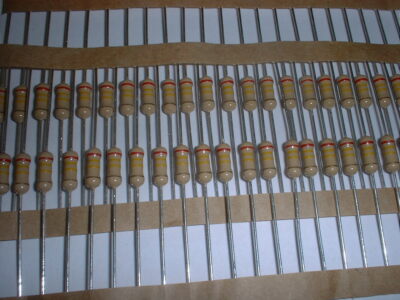 25x 240 kOhm / 0,5 Watt Carbon Film Resistor Ø3x9mm