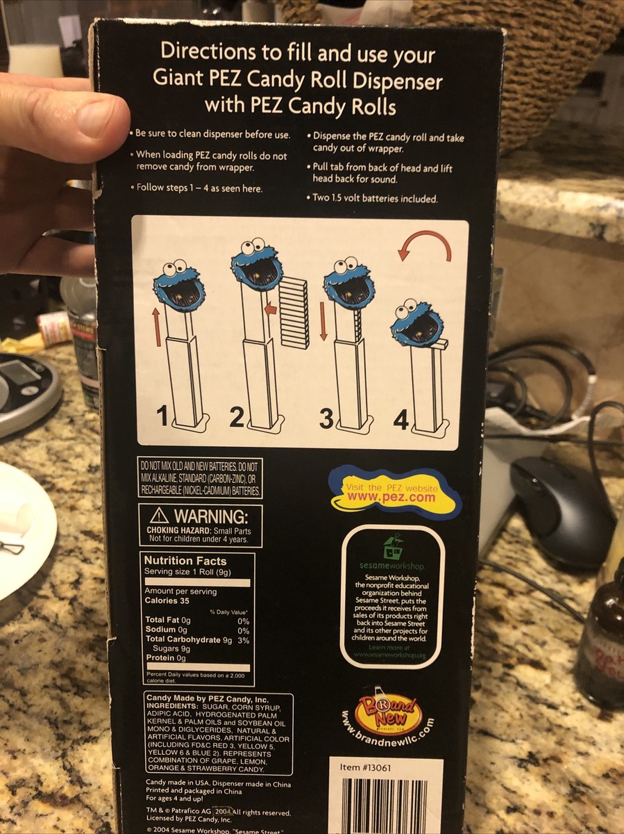 2004 Sesame Street Cookie Monster Musical Giant PEZ NEW 35th