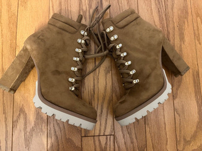 NEW JLO Hannahlee Timber Women Boots 9.5M Brown  Block Heel Boots