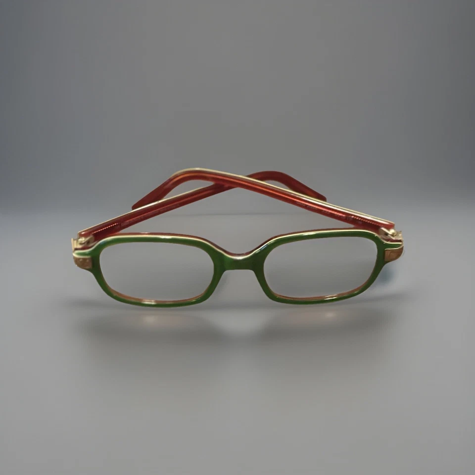 Tonos Dolce And Gabbana vintage, marco verde, lente tinte amarillo marco interior rojo Foto 3 de 4