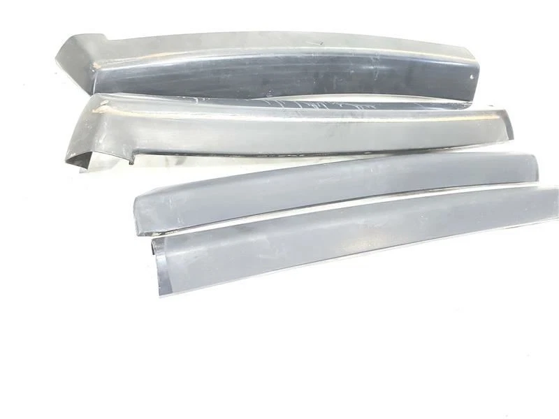 Tapicería exterior parabrisas (4) OEM 1992 Ford Mustang  Foto 2 de 4