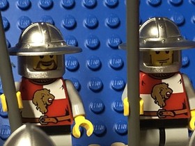 LEGO (8) Minifigures & Horse From 7946 King&rsquo;s Castle. Lion King, Dragon Knight