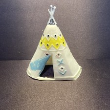 VINTAGE 1950s INDIAN TEEPEE COWBOYS AND INDIANS MOLDED PLASTIC