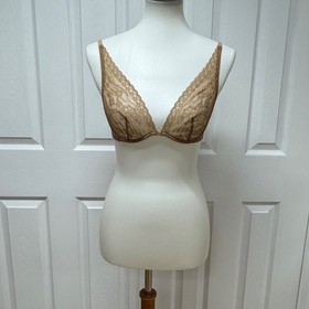 La Perla - Italian Luxury Triangle Lace Bra - Size 32 C - NEW in Bag.