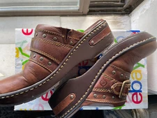 Born 8 Classic Brown Leather Buckle Slip On Clogs Casual 2” Heel Beads Quality
