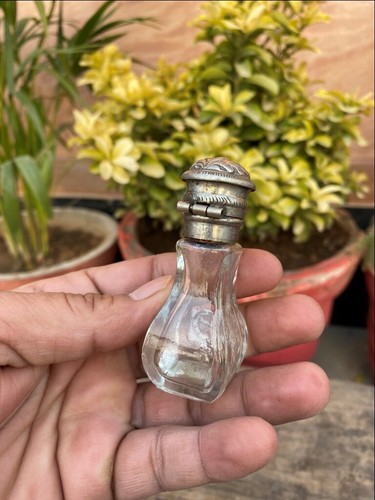 Old Rare Vintage Clear Glass Perfume Bottle Brass Floral Cap Empty - Picture 6 of 12