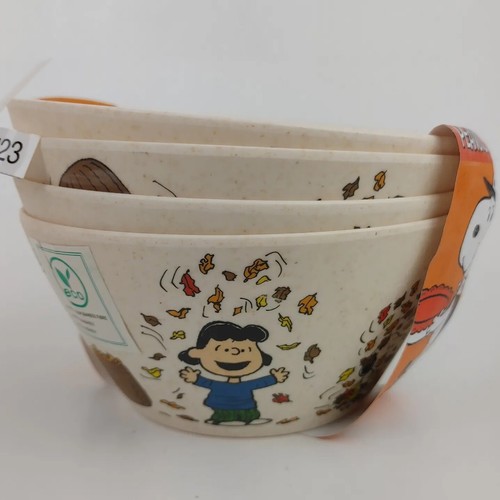 Set of 4 Peanuts Gang Snoopy Charlie Brown Fall Leaves Bamboo Serving Bowls - Picture 2 of 4