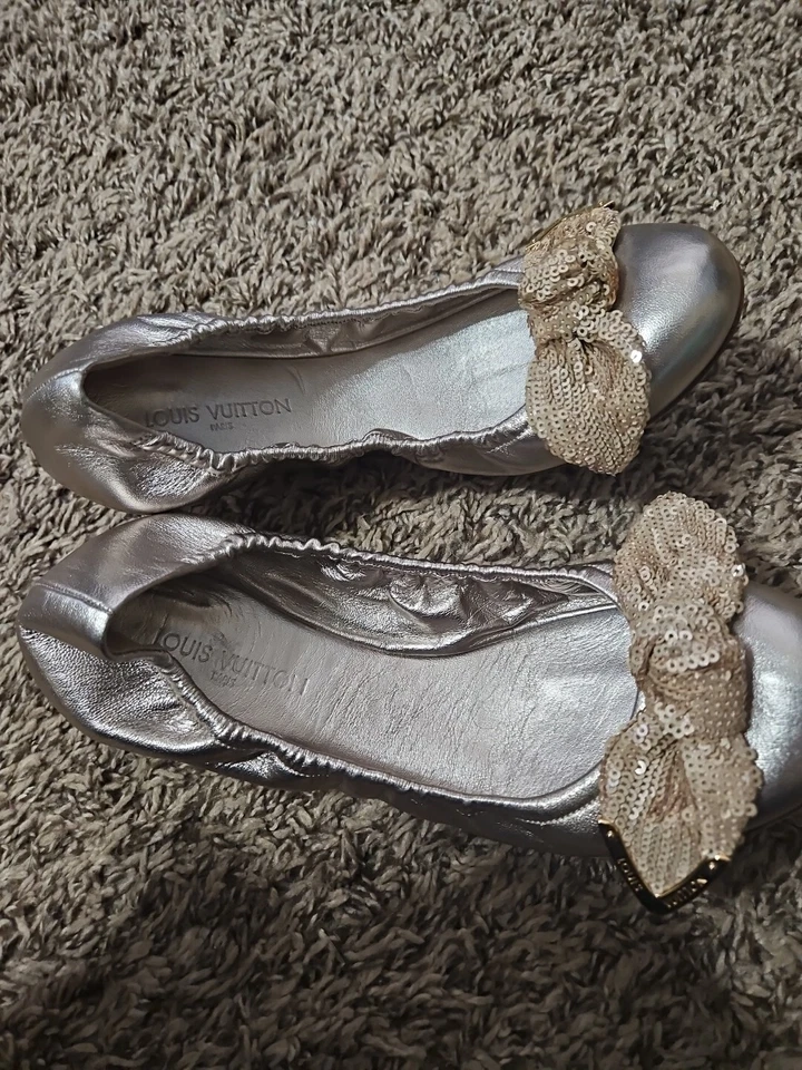 Louis Vuitton Cuero Metálico Amuleto Pisos EU 37 1/2 US 7 1/2 Foto 2 de 4