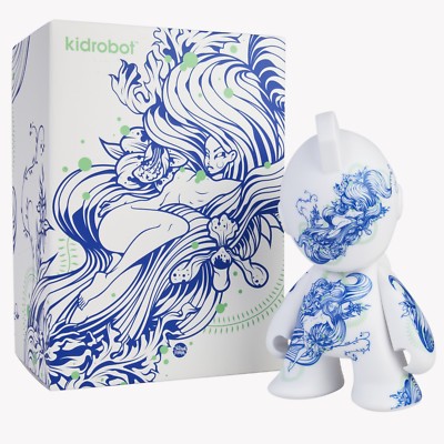 KidRobot ''FLORAL PLEASURE BOT'' by Tristan Eaton Designer Urban Vinyl Art Figure