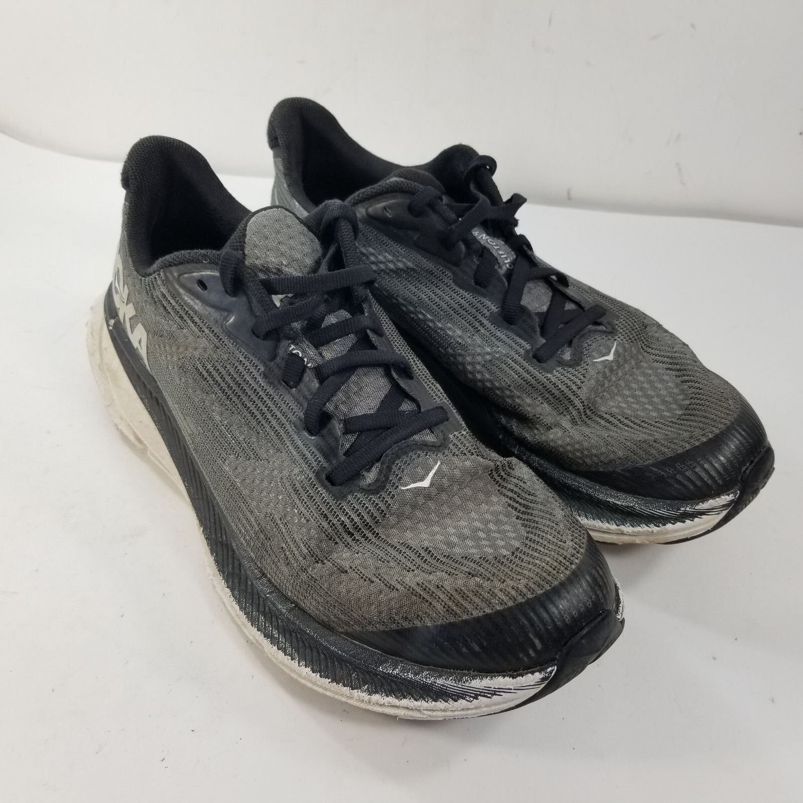 HOKA ONE ONE Clifton 9 Youth Big Kid Sneaker, Black/White, Unisex Size 6.5 MD US thumbnail 3