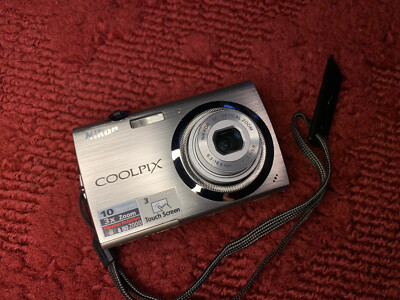 Nikon COOLPIX S230 10.0MP Digital Camera Silver Tested Works NO