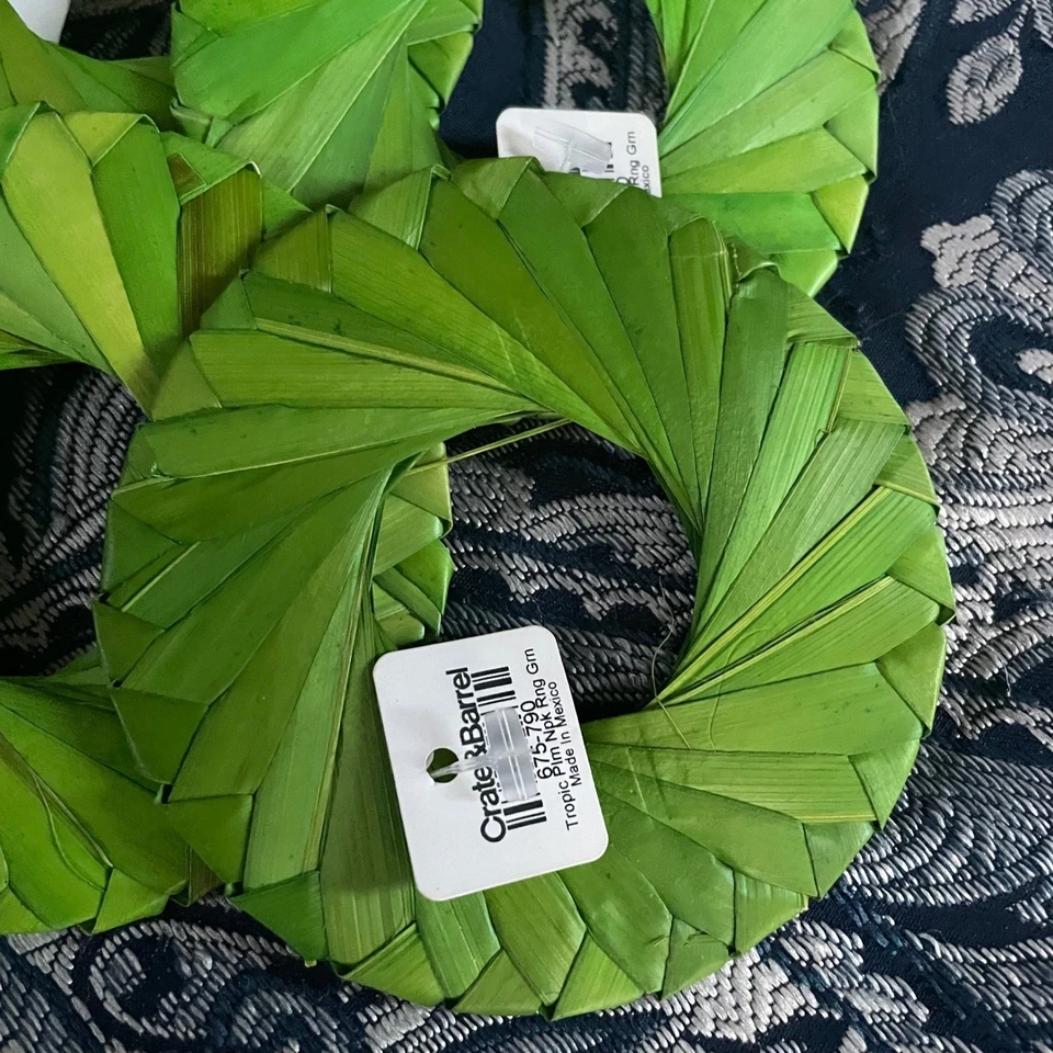 Crate & Barrel green Napkin Rings Tropic Palm Natural lot 6 Handmade raffia NEW - Image 2 of 4