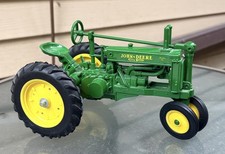 Vintage John Deere Narrow Front Model G 1/16 Toy Tractor Ertl