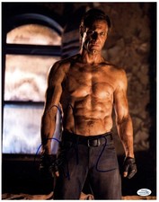 Aaron Eckhart Signed Autographed 11x14 Photo Muscles ACOA