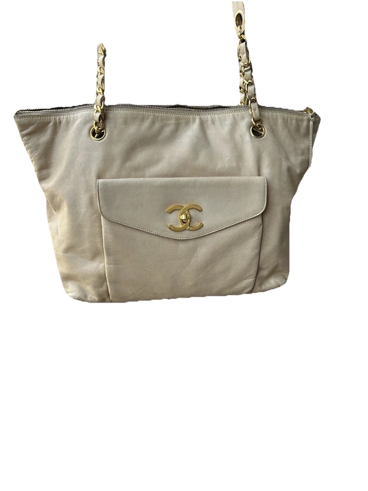 Bolso de hombro Chanel vintage de cuero beige con detalles dorados CC cuero de cordero Foto 2 de 4