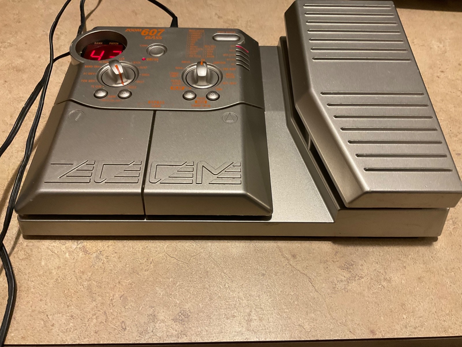 Zoom 607 Bass Multi Effect/Wah Amp Simulator Pedal Tested & Working PLEASE READ