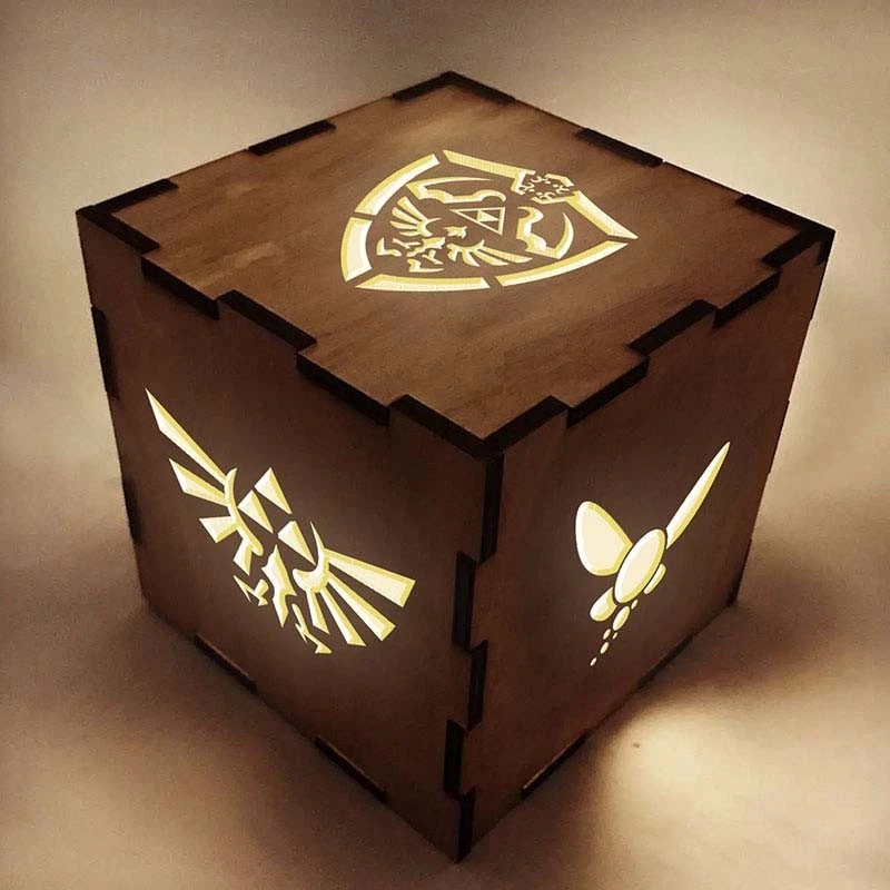 Zelda Lampe LED cube en bois gravé – 12x12x12cm - Link Ganondorf Triforce - Photo 4/4