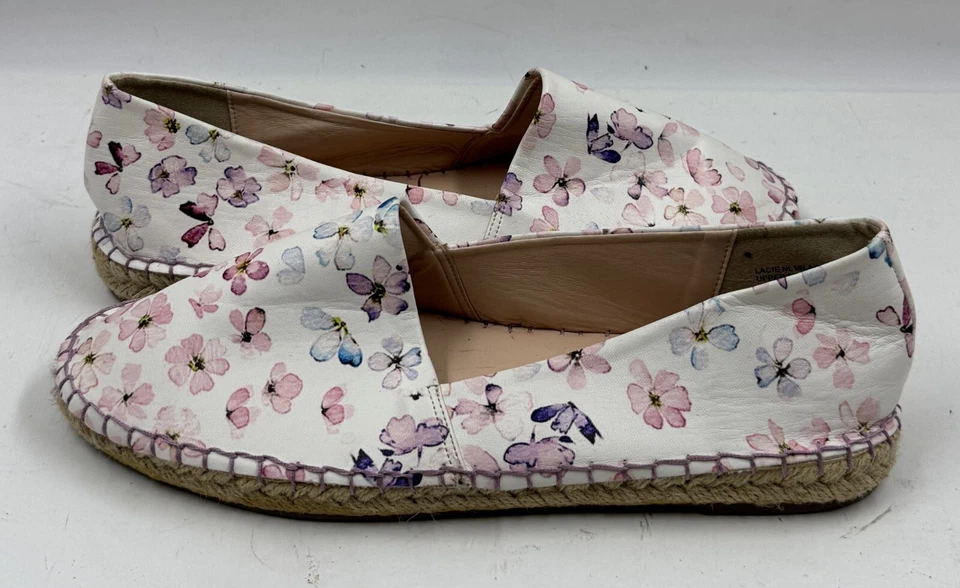 Mocassim plano Nanette Lepore Lacie feminino tamanho 7,5 branco floral alpargatas - Imagem 2 de 4