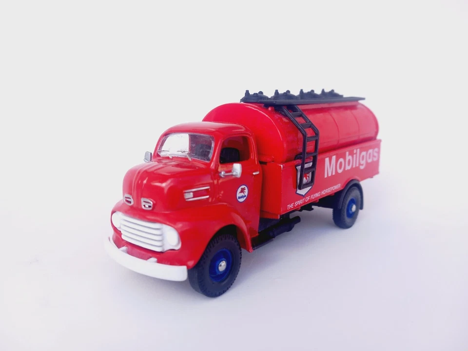 1/50 o scale 3d printed 1948 Ford COE tanker truck handmade custom kitbash - Image 3 of 4