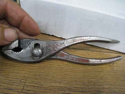 FORD AUTO SCRIPT PLIERS WRENCH CAR FARM SHOP OLD TOOL M KIT MODEL A T ANTIQUE