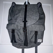 Zaino Herschel Dawson grigio con coulisse chiusura fibbia adatto per laptop 15"