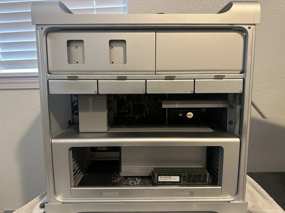 Mac Pro 5,1 2009 2 x 2,66 GHz, 64 GB RAM, 500 GB SSD, NVIDIA GT 120, Big Sur Foto 4 de 4