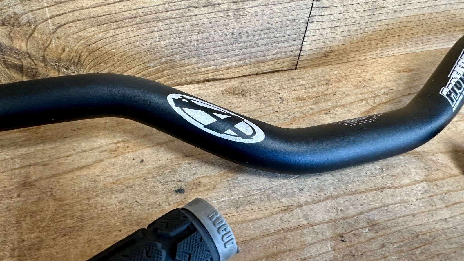 Answer Pro Taper Handle Bar Alloy 685mm X 25.4mm (with Rogue Grips)