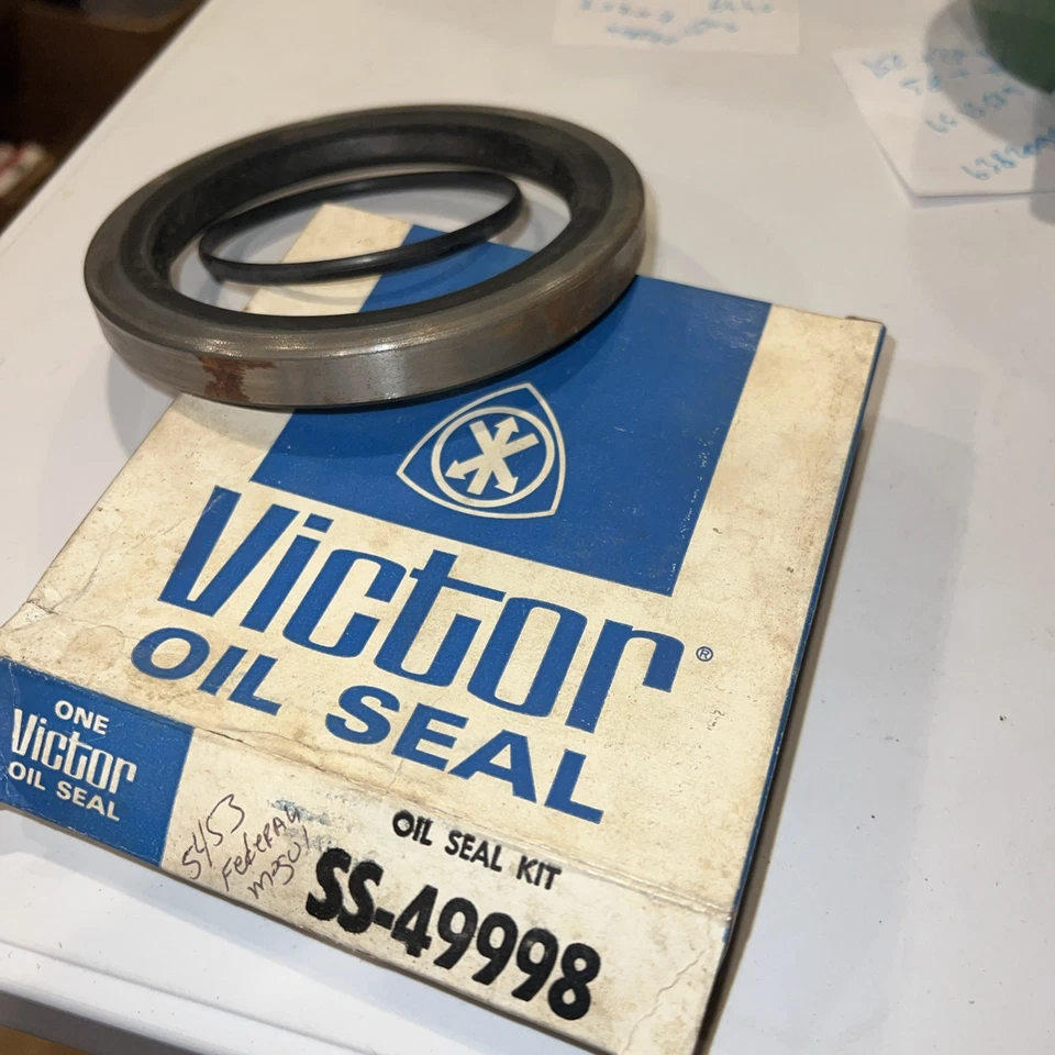 Victor SS49998 Sello Rueda Trasera - 4.879" OD X 3.625" ID X 0.585" Ancho Foto 4 de 4