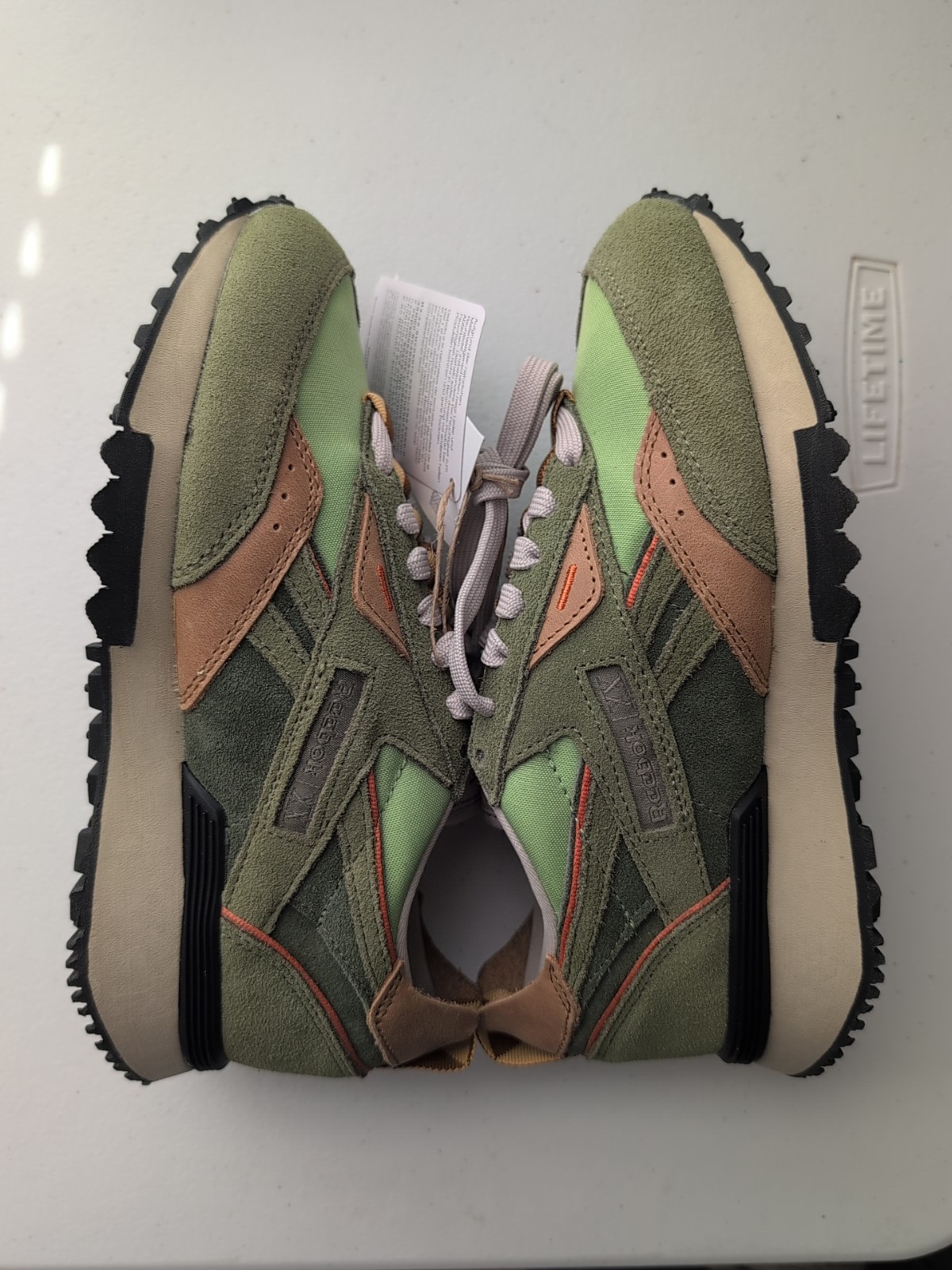 Reebok Hunter X Hunter LX2200 "Gon" Limited Edition Size 4M/5.5W Shoes thumbnail 5