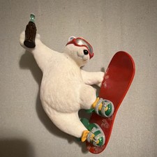 Ornement souvenir snowboard ours polaire Coca-Cola 2001 rouge blanc original