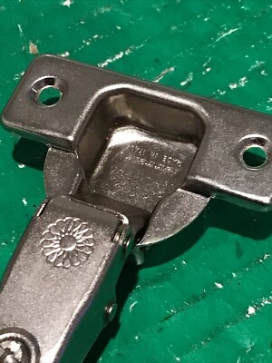 1) Ferrari BH079 110* Self Closing Cabinet Hinge w/B104 H=6