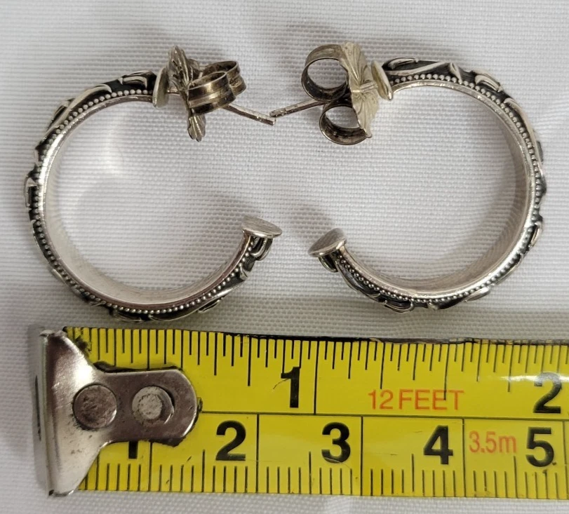 Pendientes perforados con poste de enredaderas de tulipán aro mediano de plata de ley 925 Foto 3 de 4