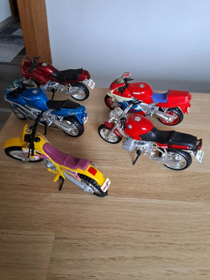 5 Majsto Motorrad Modelle M 1:18 - Bild 3 von 4