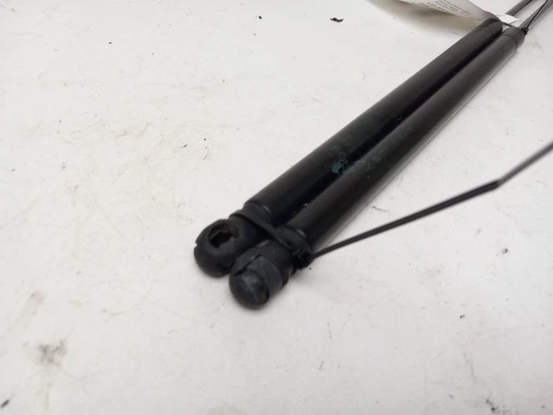 2007 - 2017 JEEP КОМПАС СТОЙКА ЗАДНЕЙ ДВЕРИ - Изображение 2 из 4