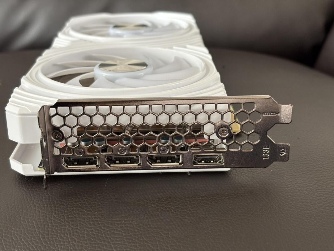 Palit GeForce RTX 4060 Ti White 8GB 【公式通販】