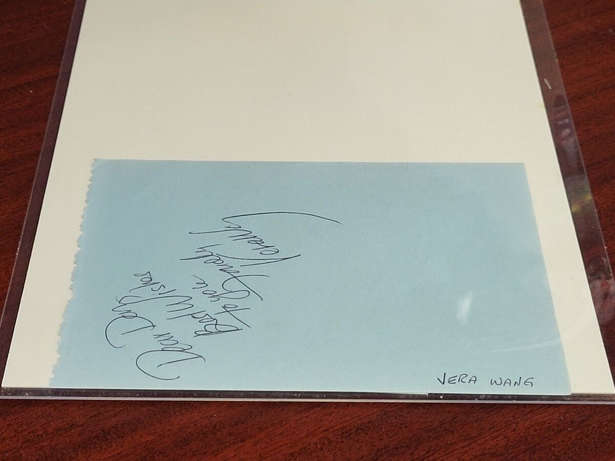 Vera Wang (Fashion Designer) JSA Authenticated Signed 4x6 Vera Wang (Fashion Designer) JSA Authenticated Signed 4x6