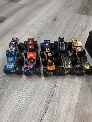 Monster Jam Trucks Diecast Lot of 10 Hot Wheels With Carrying Case. Great Cond