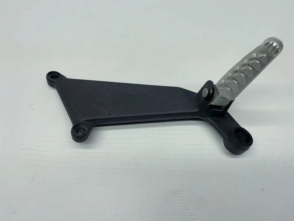 Aprilia RSV1000 Mille reposapiés trasero derecho Rear right footrest (5) 03' Foto 4 de 4