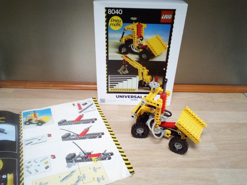 LEGO Technic 8040 Universal Building Set, photo 1 sur 5