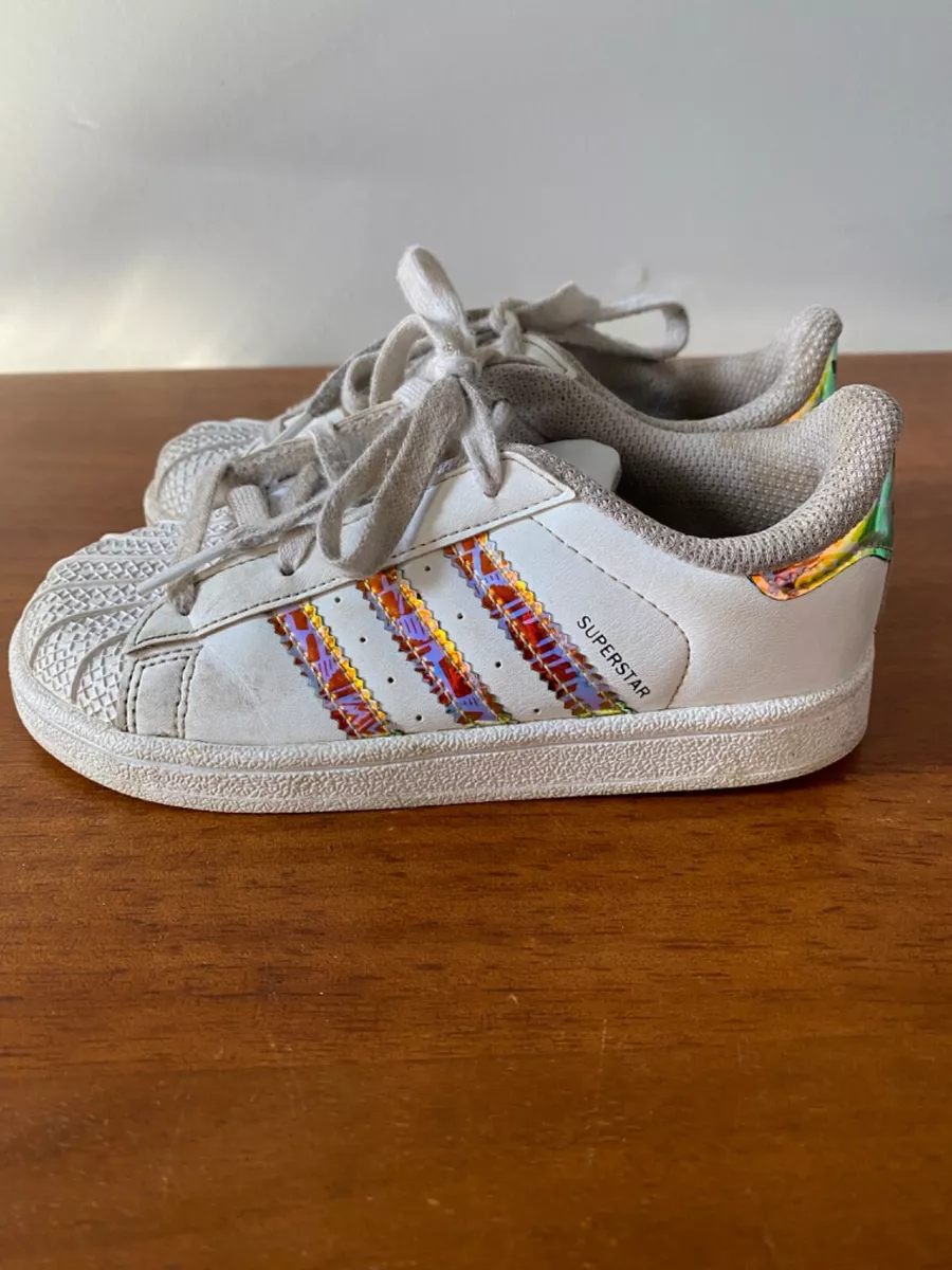 Adidas superstars holographic 2025