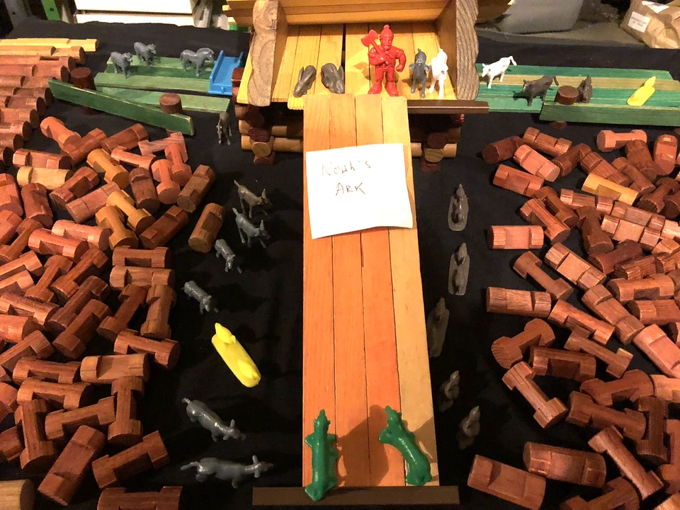 Lincoln бревна огромный кусок или набор лот более 375, включая игровую сцену Ноева ковчега - Изображение 2 из 4
