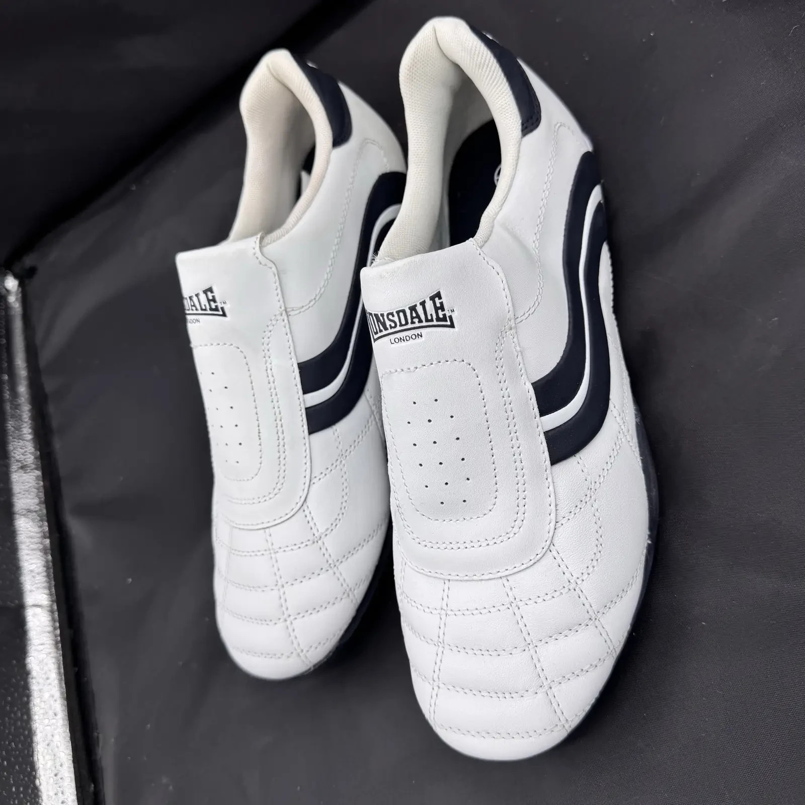 Lonsdale Mens Trainers UK 8.5 EU 42.5 White Navy Hook & Loop Strap Casual Shoes image 3