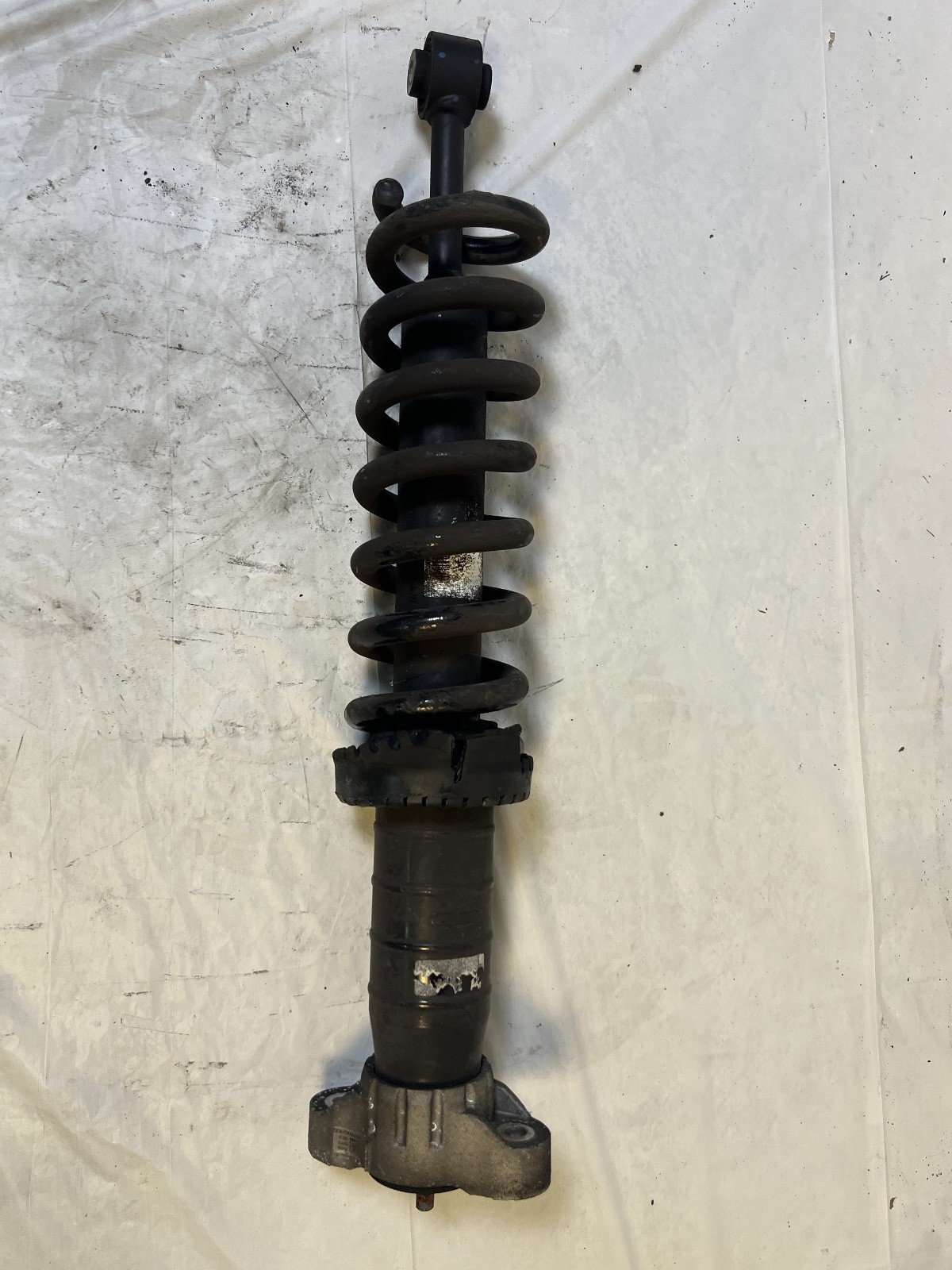 2014 - 2019 MASERATI GHIBLI REAR SHOCK ABSORBER STRUT OEM 06700088990