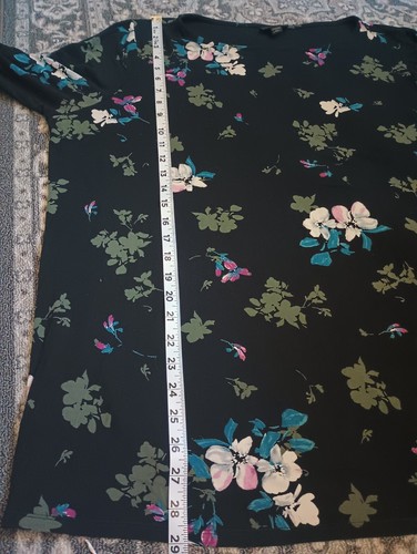 Top Jill Wearever 3X floreale scuro nero manica a balza elasticizzato Dark Cottage - Foto 9 di 10