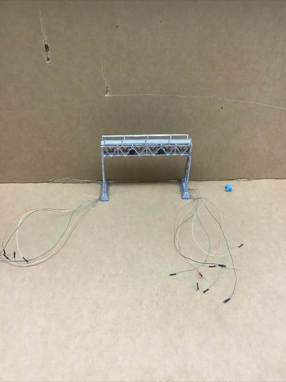 Metal HO Scale Signal Bridge With 4 Aspects Lights / Wires New B6 eBay