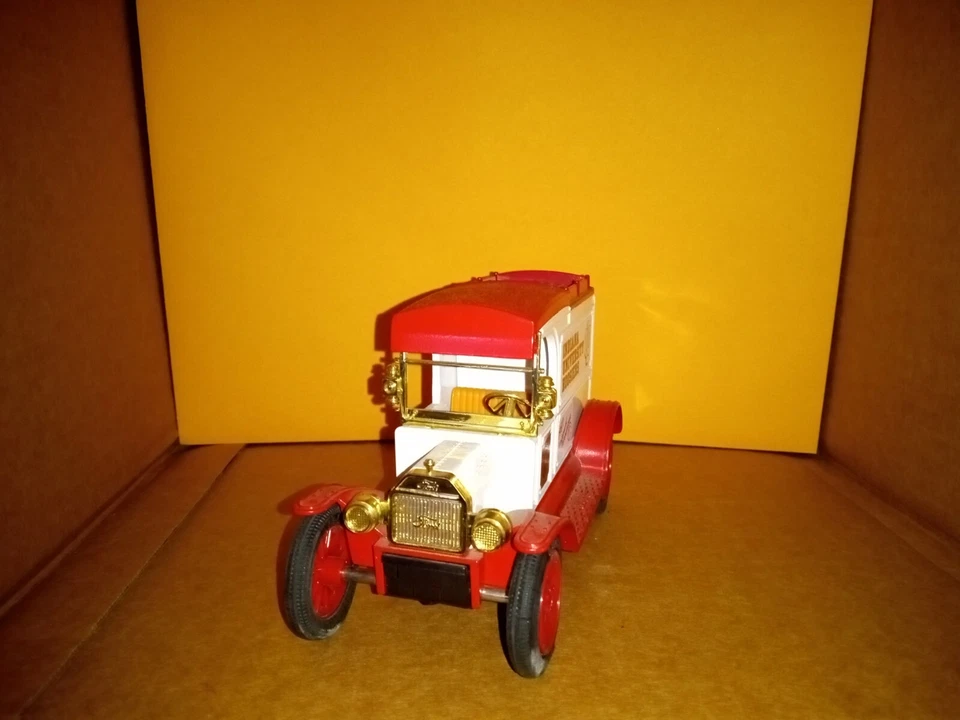 9497 ERTL 1913 MODELO T UNIVERSIDAD DE INIDIANA HOOSIERS 1987 CAMPEÓN NACIONAL Foto 4 de 4