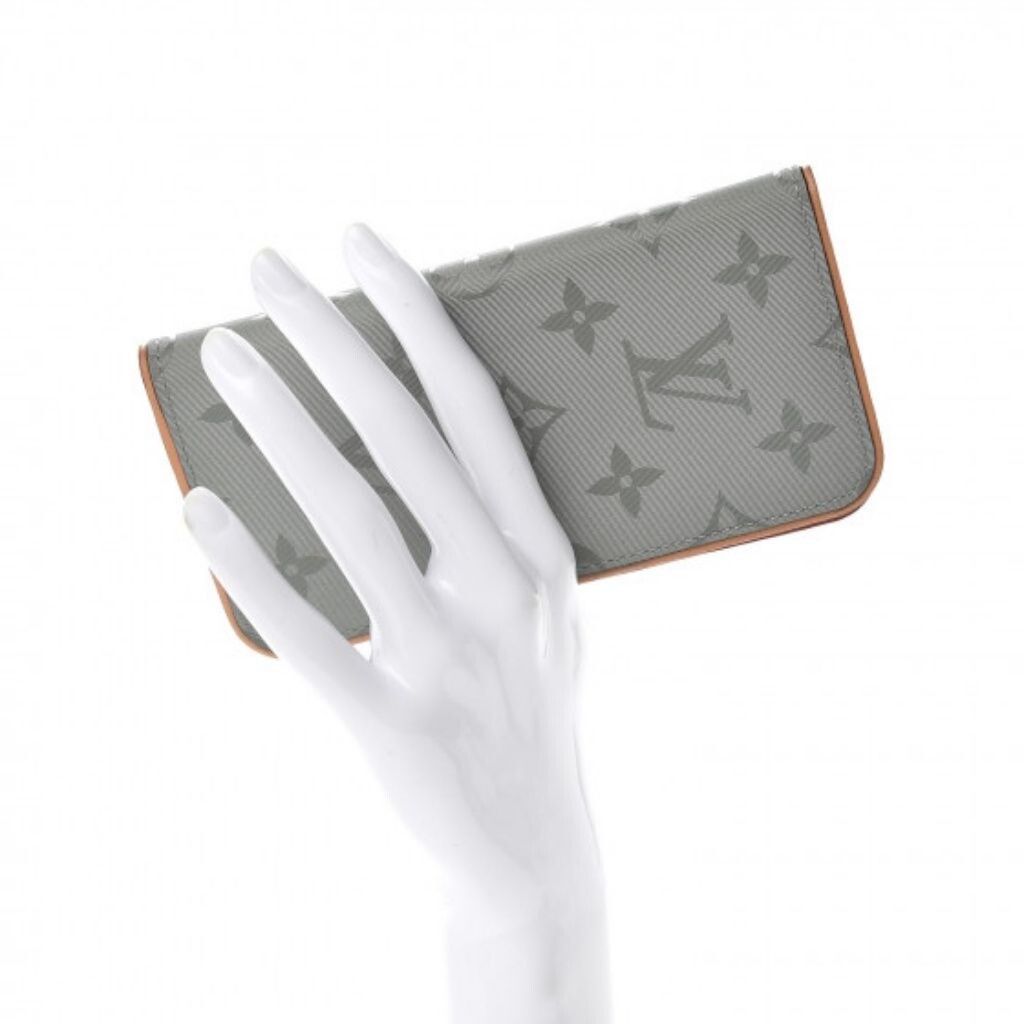 RARE LOUIS VUITTON Monogram Grey Titanium Canvas iPhone X Folio
