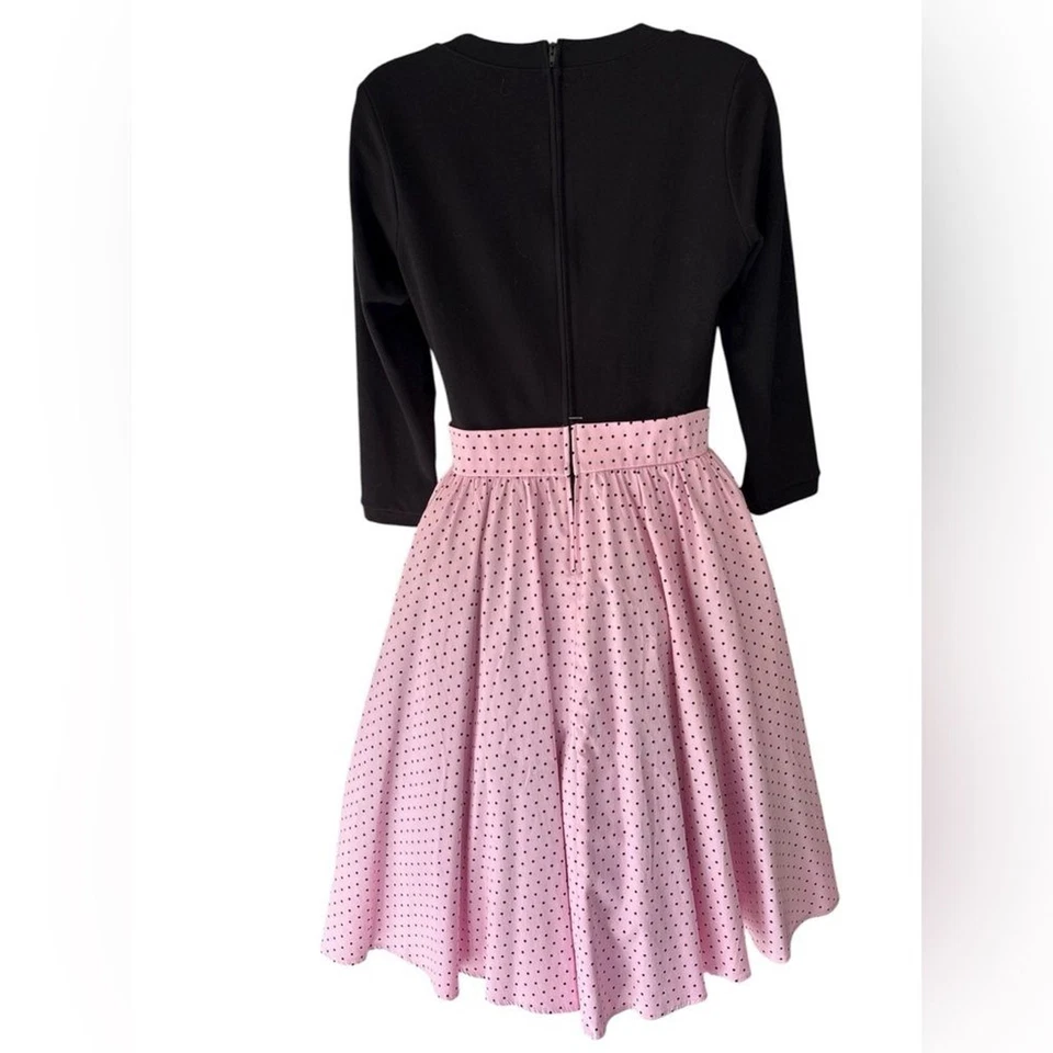 Vestido com saia Pinup Couture aconchegante elástico gola redonda rosa bolinhas - M - Imagem 2 de 4