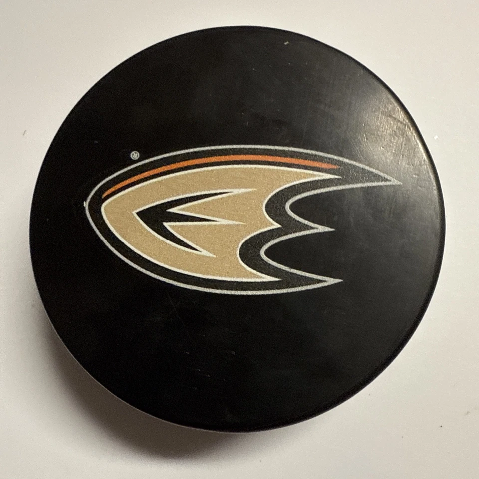 Anaheim Ducks EDICIÓN LIMITADA OFICIAL HOCKEY AZUL 4oz PUCK NHL INGLASCO Foto 2 de 4