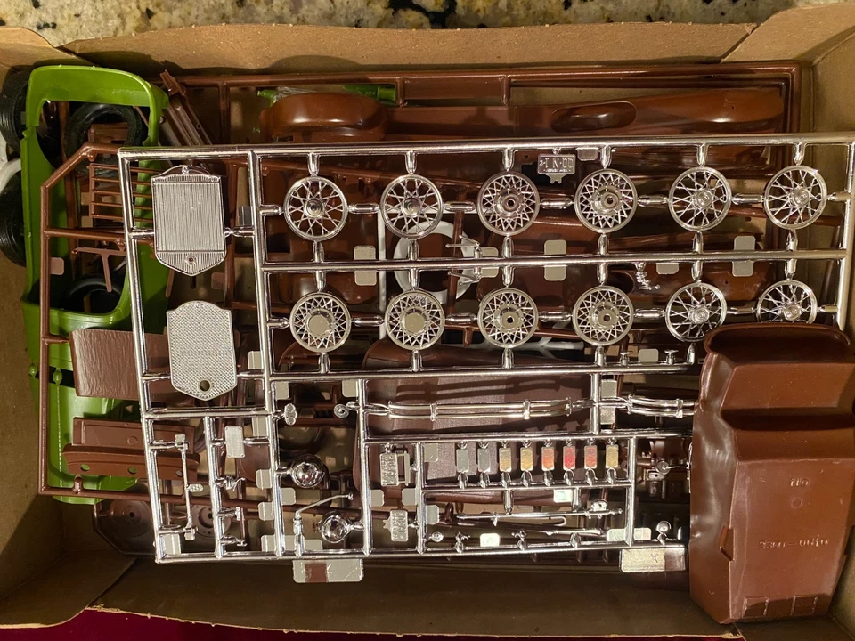 Monogram The Classic Packard Speedster Phaeton 1:24  Lot 183 - Image 2 of 4